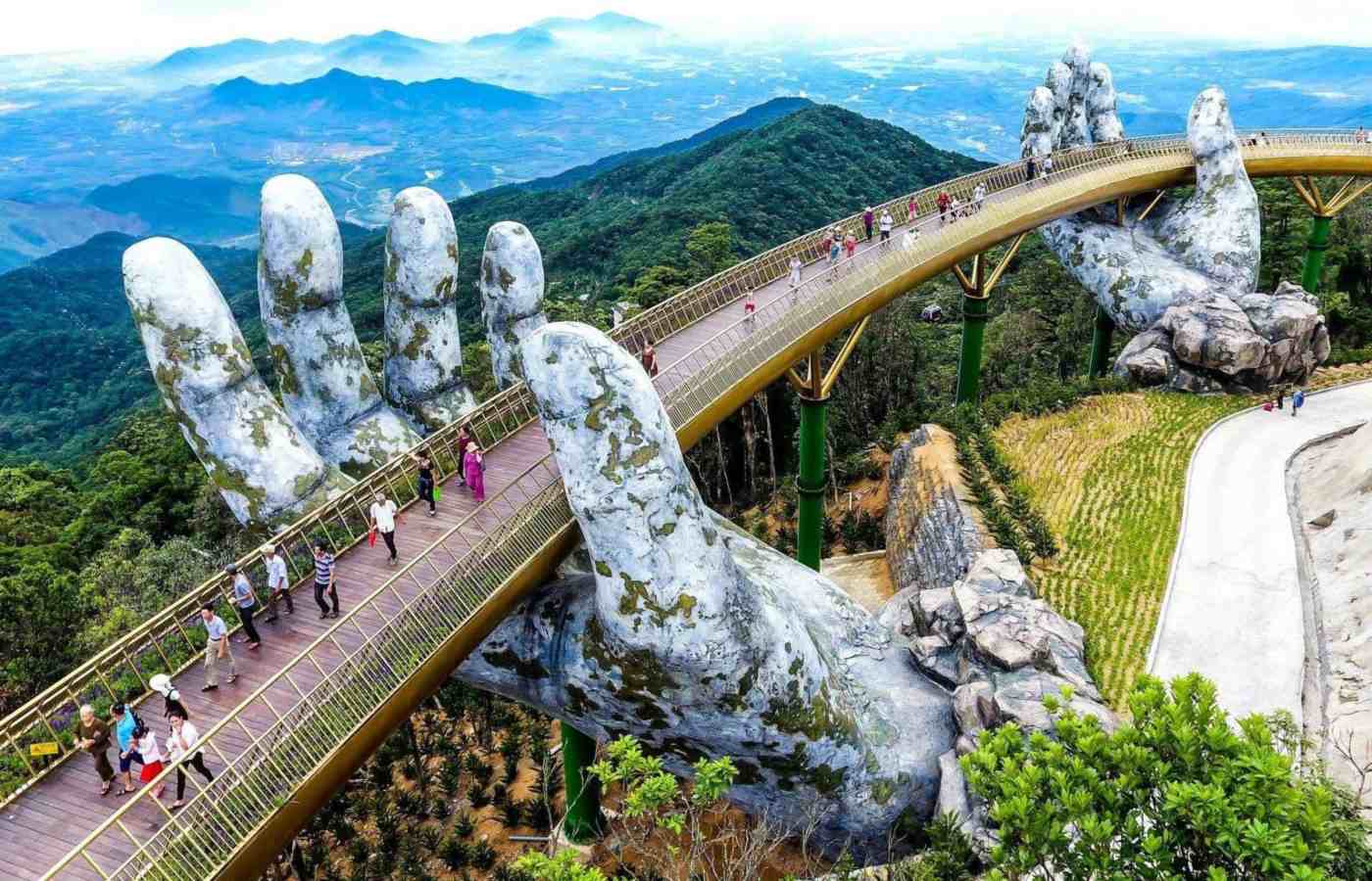 Ponte Dourada, um ponto turístico do Vietnã.
