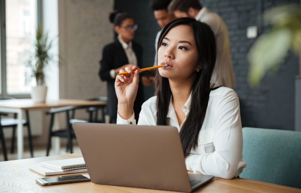 Mulher asiática com visto de trabalho para o Japão