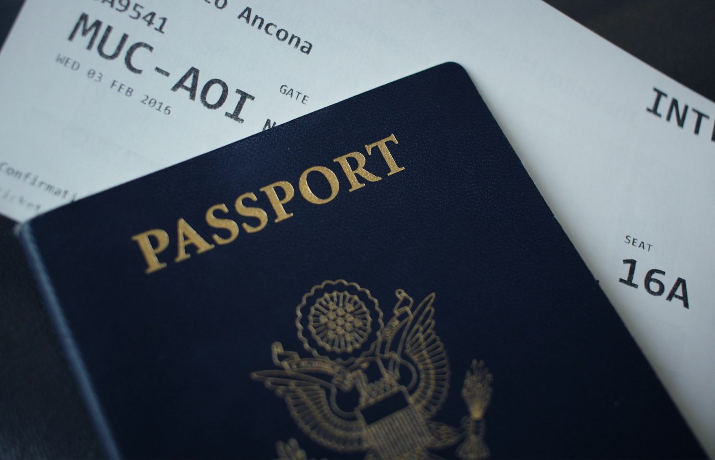 Passaporte e passagem aérea